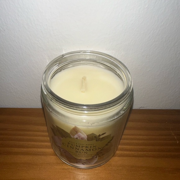Bath & Body Works Pumpkin Cinnamon Bun 7oz 1 Wick Candle One Size - Picture 2 of 3